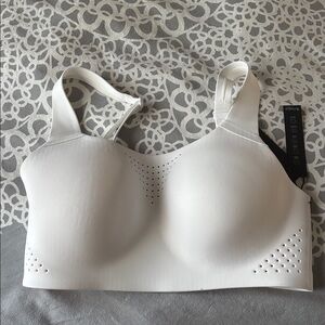 VS Featherweight max sports bra